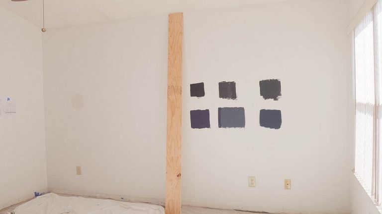 How to create an accent wall with shiplap - DIY - The Nomad Studio